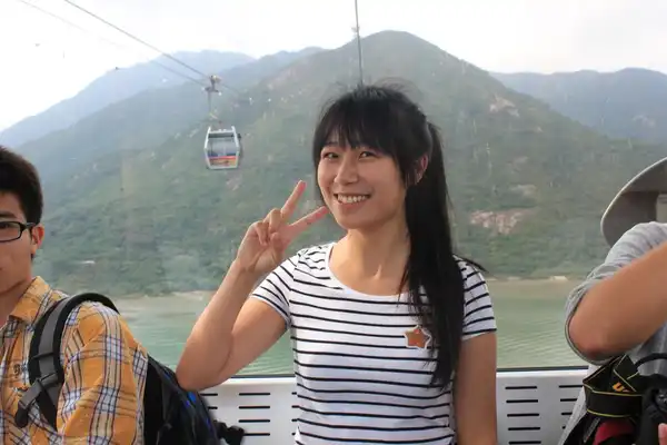 从瘦子摆到胖子还是V字手