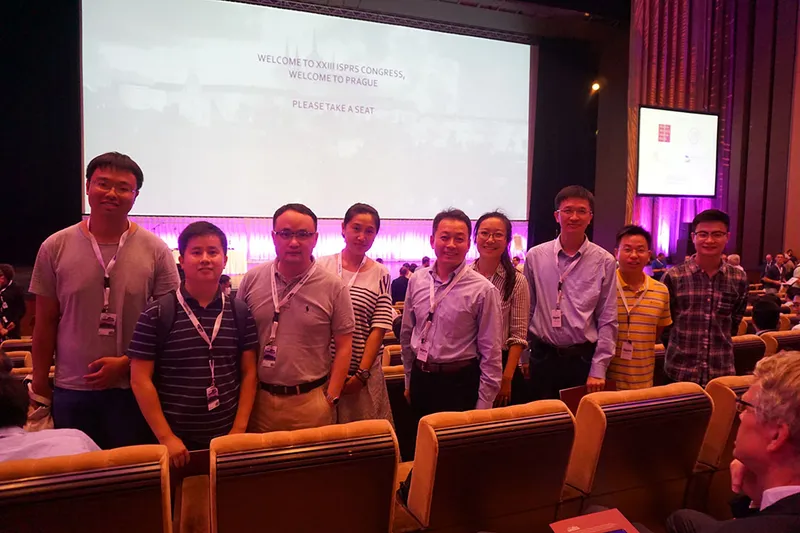 小组师生参加第23届ISPRS代表大会