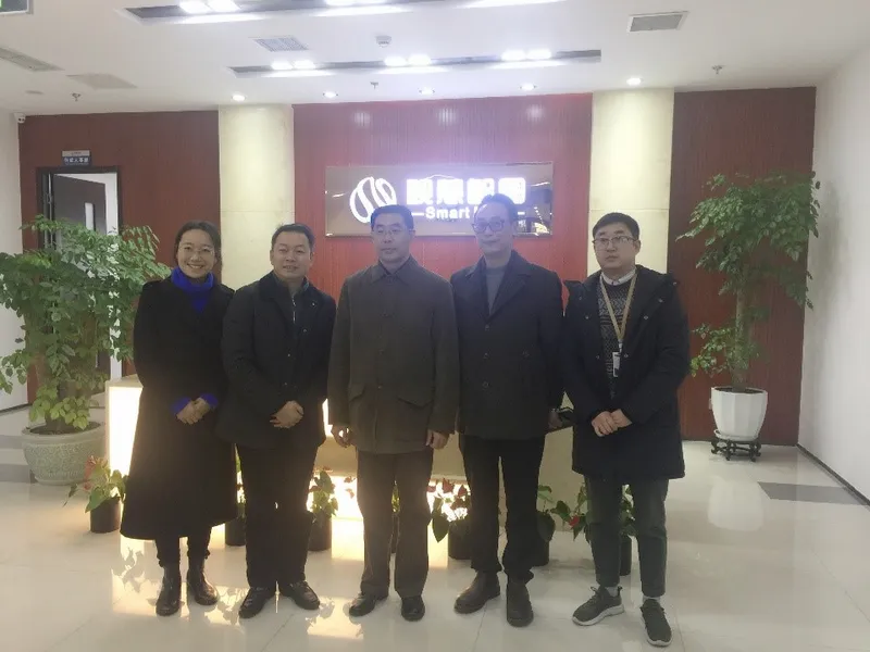 彭洪泽部长来视慧智图公司看望慰问朱庆教授