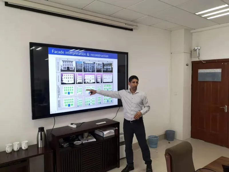波恩大学Youness Dehbi博士应邀于我院介绍三维结构化重建工作