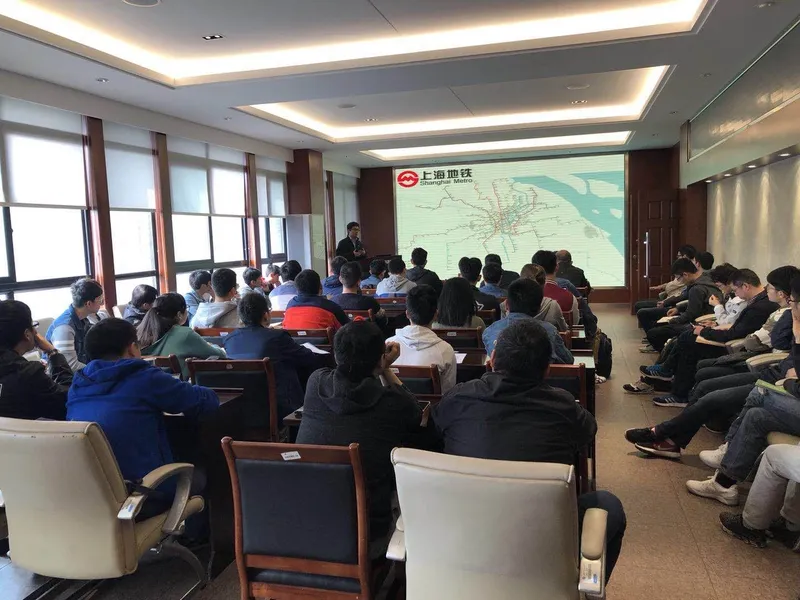 范红超教授应邀到我校进行访问交流