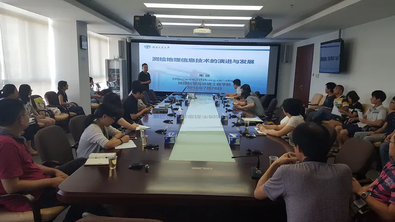 朱庆与胡翰应邀于深圳数字城市工程研究中心进行学术交流