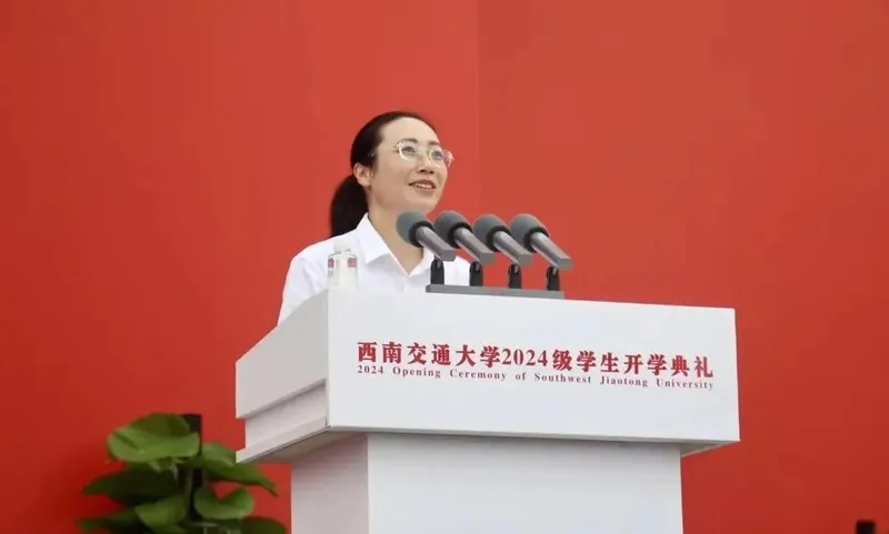 团队丁雨淋教授作为青年教师代表在开学典礼发言