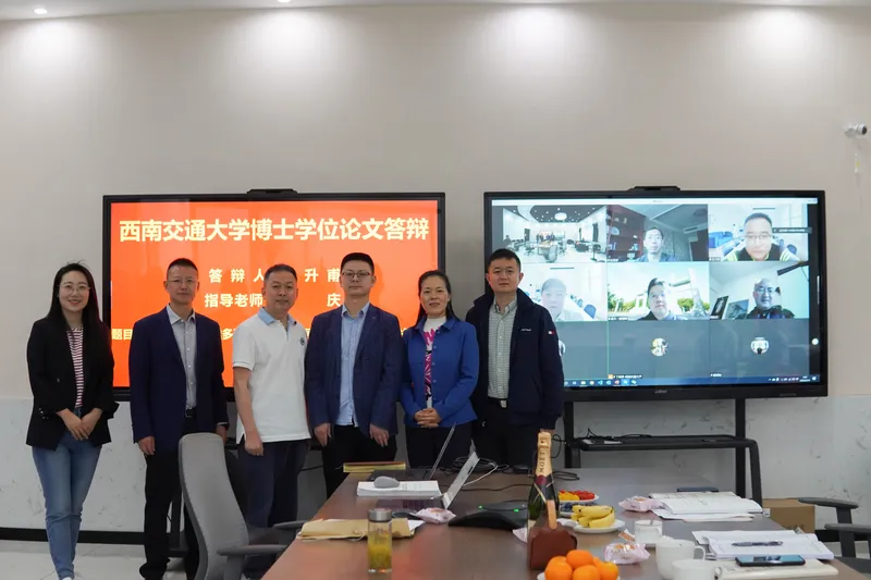 李升甫和陈力顺利通过博士学位论文答辩