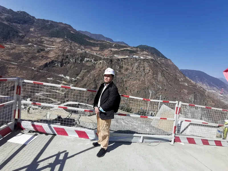 VGE团队赴大渡河特大桥和康定2号隧道工地调研