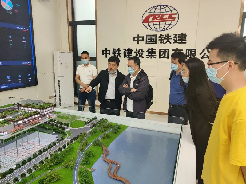 朱庆教授带队到创新中心交流